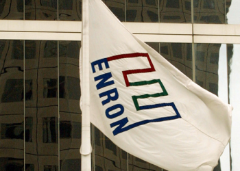 هندسة الخداع المالي .. إنرون من قمة الابتكار إلى قاع الإفلاس