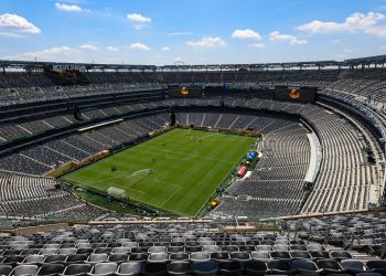 حين غاب الفقراء عن كأس العالم