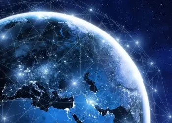 أغنى رجل في العالم يبدأ حرباً تقنية جديدة