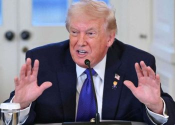 مسؤول أمريكي يؤكد أن واشنطن أتمّت أول عملية بيع نفط فنزويلي