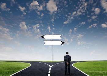 تكلفة الفرصة البديلة: الفكرة الاقتصادية التي تَحكم كل شيء