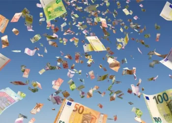 بولندا تفقد حماسها للانضمام لمنطقة اليورو بعد ازدهار اقتصادها