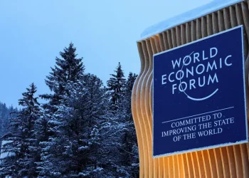 تقرير عالمي صادم.. مواجهة اقتصادية شرسة ومخاطر الذكاء الاصطناعي تتسارع بقوة