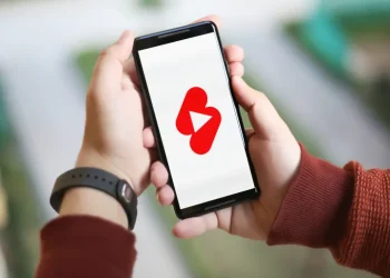 يوتيوب تشدّد قبضتها وتضع حدا لمحتوى الذكاء الاصطناعي المكرر