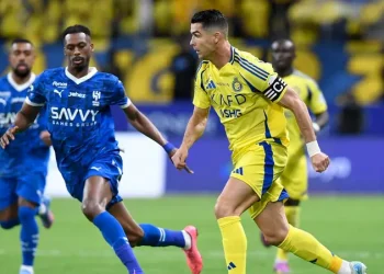 الهلال يواجه النصر في قمة الجولة 15