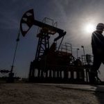 أسعار النفط تنخفض مع تقييم المستثمرين لمسار التوتر بين أمريكا وإيران