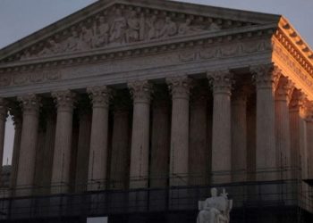 حكومات وشركات عالمية تراجع تداعيات تقلبات الرسوم الجمركية الأمريكية الأخيرة