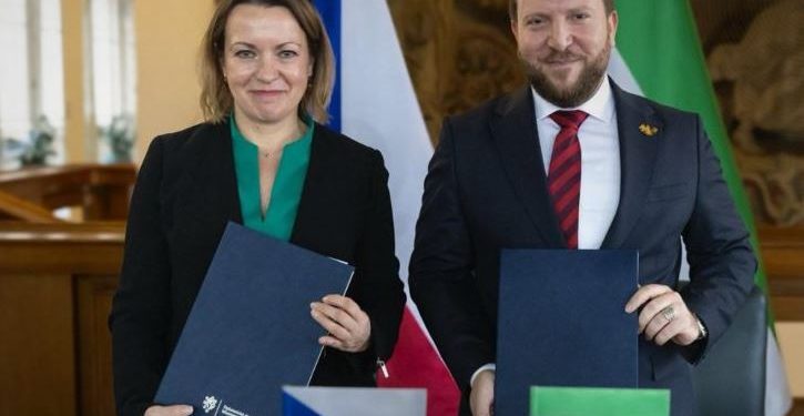 توقيع اتفاقية تعاون بين المعهد الدبلوماسي السوري والأكاديمية الدبلوماسية التشيكية في براغ