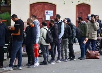 ألمانيا تعتزم تسريع دمج طالبي اللجوء بسوق العمل