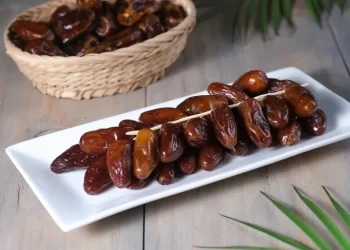 التمر.. بطارية الطوارئ التي أوصى بها النبي وكشف العلم سرها- فيديو