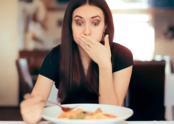 فقدان الشهية العصبي.. اضطراب نفسي يرتبط بصورة الجسد- فيديو