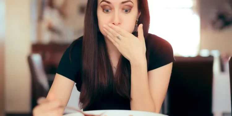 فقدان الشهية العصبي.. اضطراب نفسي يرتبط بصورة الجسد- فيديو