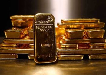 الذهب يتراجع من أعلى مستوى في 3 أسابيع مع ارتفاع الدولار