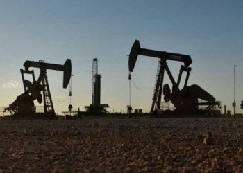 النفط يهبط بأكثر من دولار للبرميل مع التركيز على محادثات إيران