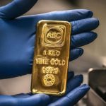 الذهب يقفز أكثر من 2% ويتخطى مجدداً حاجز 5000 دولار للأوقية