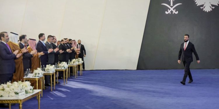 بحضور ورعاية الرئيس أحمد الشرع.. توقيع عقود استراتيجية بين سوريا والسعودية