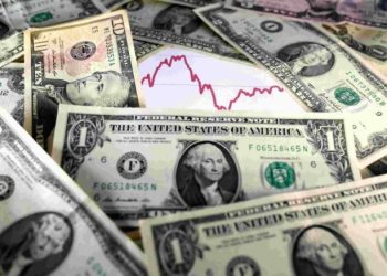 الدولار يواصل مكاسبه وسط تركيز على محادثات سلام