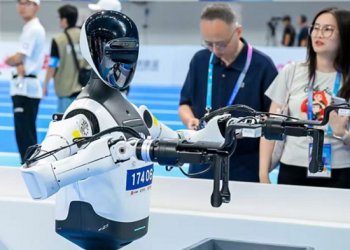 هوارد هوانغ .. حين تتحوّل عيون الروبوتات إلى مليارات