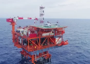 البترول المصرية تعتزم تصدير 4 شحنات غاز مسال