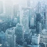 رئيس بلدية نيويورك يأمر بإغلاق شبكة المواصلات بسبب عاصفة ثلجية كبرى