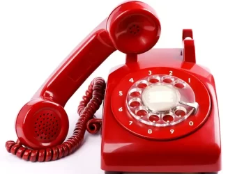 شابة تعيد إحياء الهاتف الأرضي.. باعت بـ800 ألف دولار في عام واحد