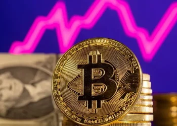 بيتكوين تهبط دون مستوى 79 ألف دولار