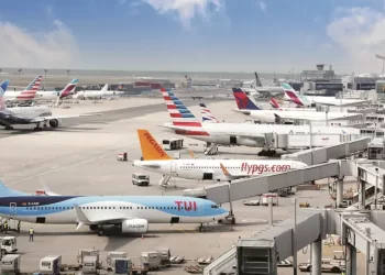 مطار برلين سيظل مغلقًا الجمعة بسبب الجليد الأسود