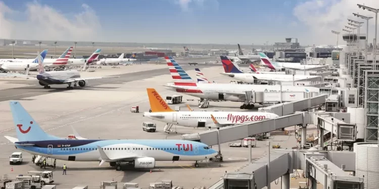 مطار برلين سيظل مغلقًا الجمعة بسبب الجليد الأسود