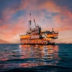 أسعار النفط تسجل أول خسارة أسبوعية في عام 2026