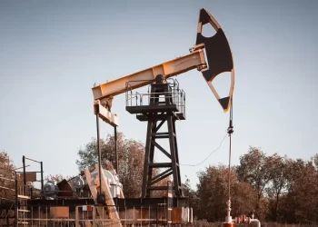 النفط يواصل الارتفاع لمخاوف من تصاعد التوتر في الشرق الأوسط