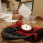 الرجل يحتاج إلى برنامج للحفاظ على صحته.. دليلك السنوي للفحوصات حسب العمر