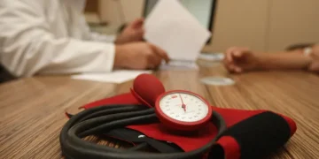 الرجل يحتاج إلى برنامج للحفاظ على صحته.. دليلك السنوي للفحوصات حسب العمر