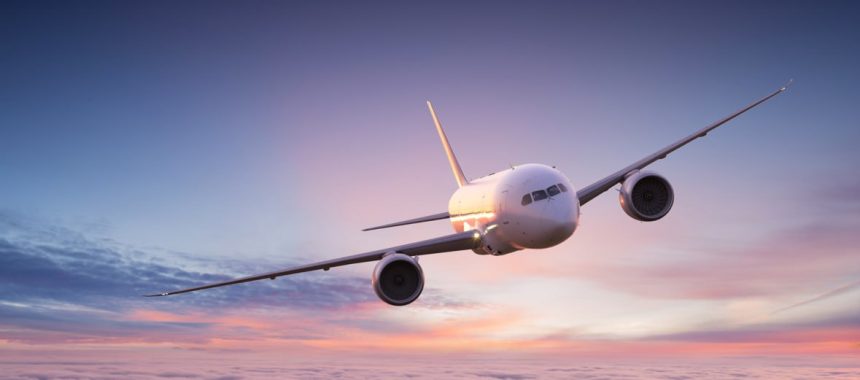 الحرب ترفع أسعار الطيران حتى 560% وتربك حركة السفر