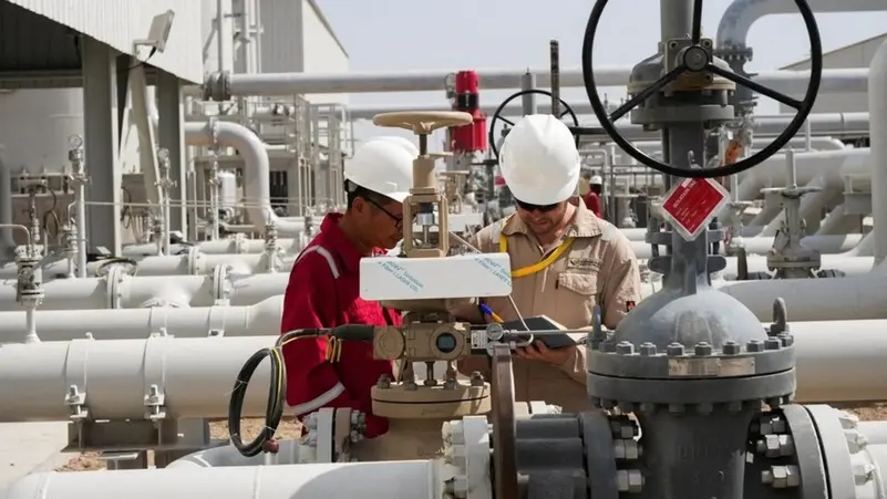 رويترز: شركات نفط أجنبية في العراق بدأت إجلاء موظفيها