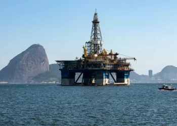 تأهب في أسواق النفط.. باركليز يتوقع قفزة سعرية كبرى مع افتتاح تداولات الاثنين