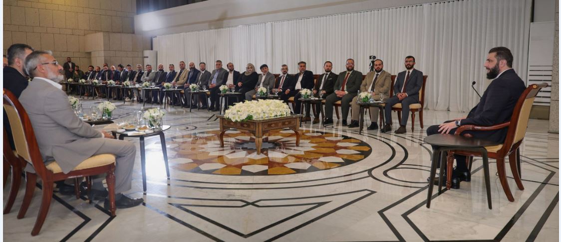 الرئيس الشرع يبحث مع إعلاميين ونشطاء دور الإعلام والمبادرات المجتمعية بتعزيز الوعي