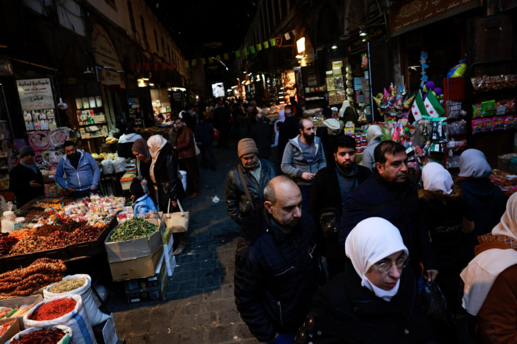 الدخل وتكاليف المعيشة.. ماذا تكشف أرقام سلة الحد الأدنى للإنفاق؟