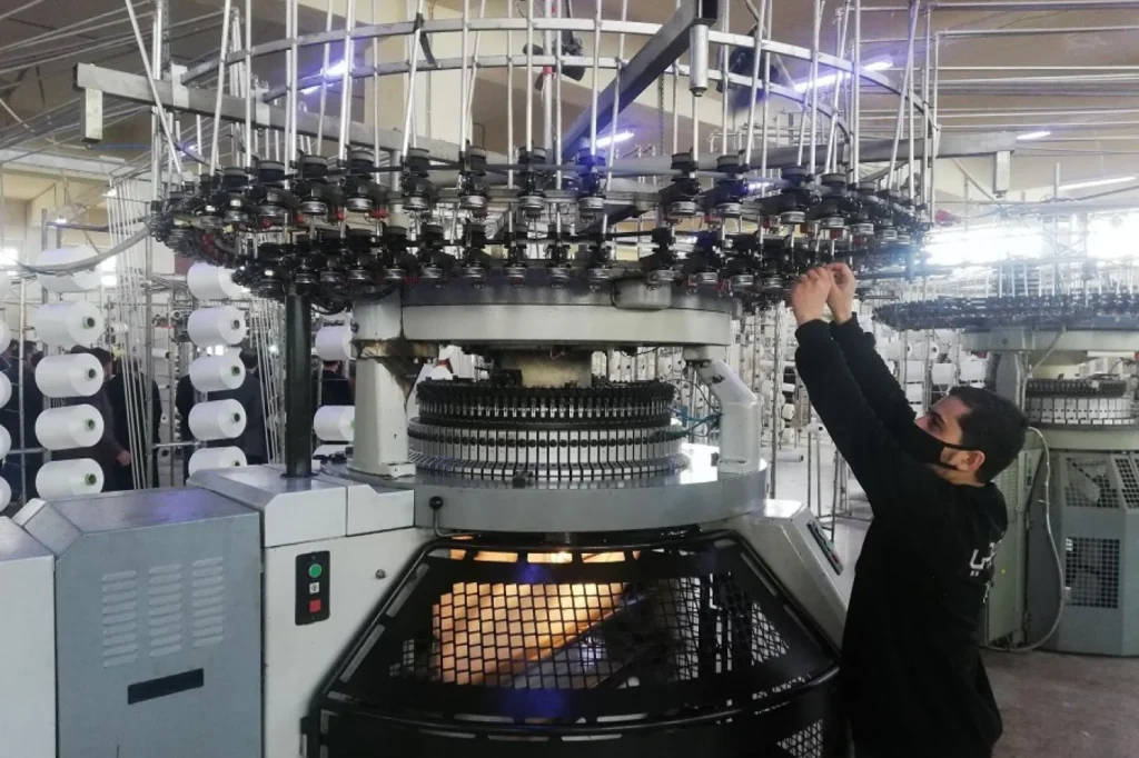 الرسوم الجمركية بين الانفتاح والحماية.. أي نموذج للصناعة السورية؟