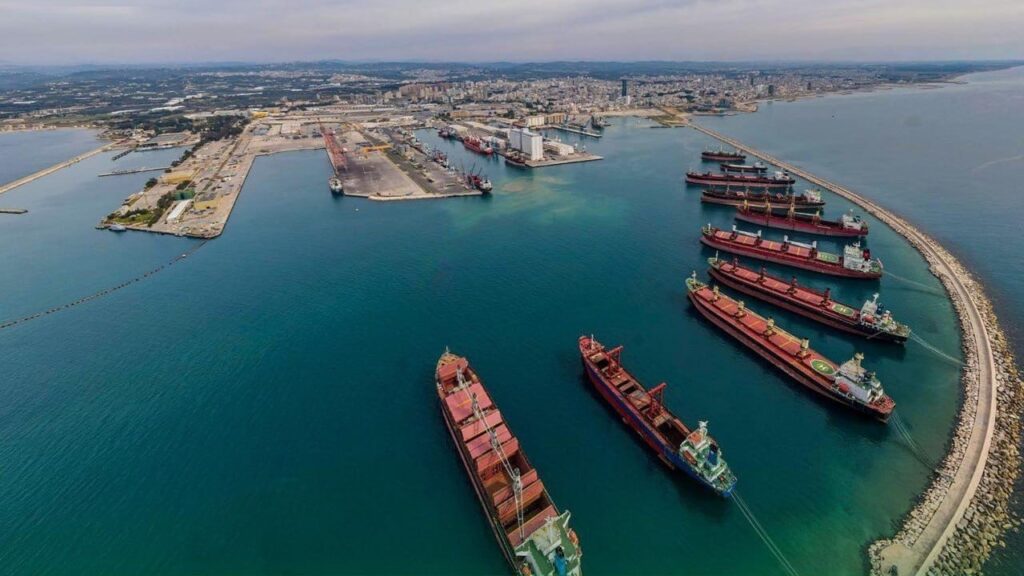 كيف يؤثر تصاعد المخاطر الإقليمية على التأمين البحري في سوريا؟