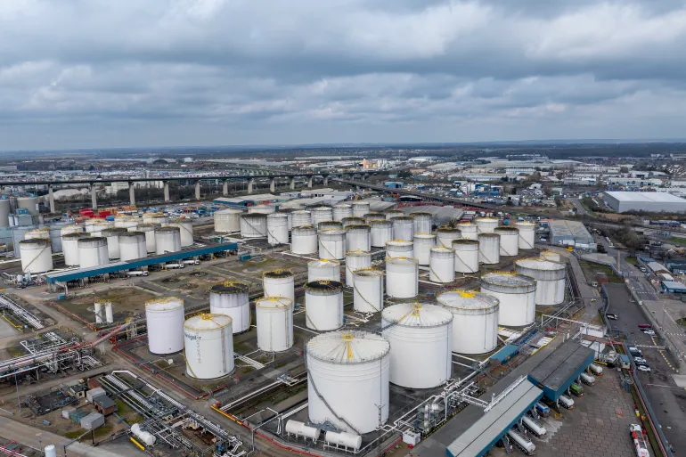 بعكس التوقعات.. لماذا لم يلامس النفط سعر 200 دولار رغم حرب إيران؟