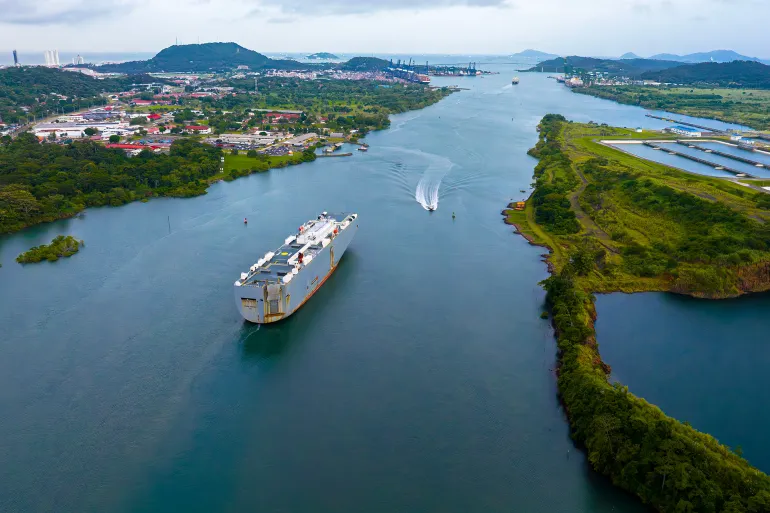 كيف يمكن إغلاق المضائق؟ وما رأي قانون البحار بذلك؟