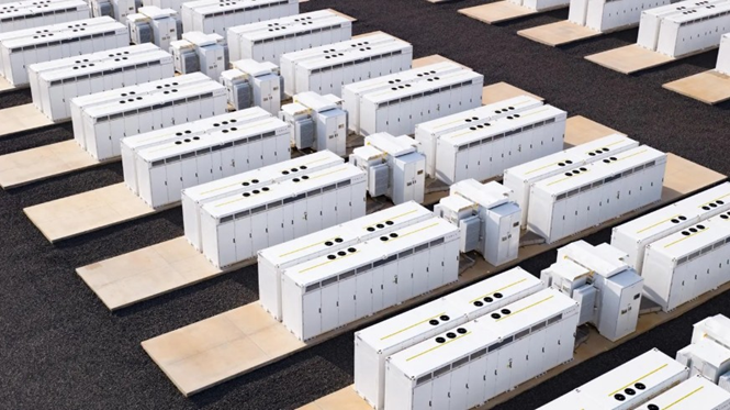 بطاريات تسلا .. قصة نمو تتشكل بعيداً عن الضجيج