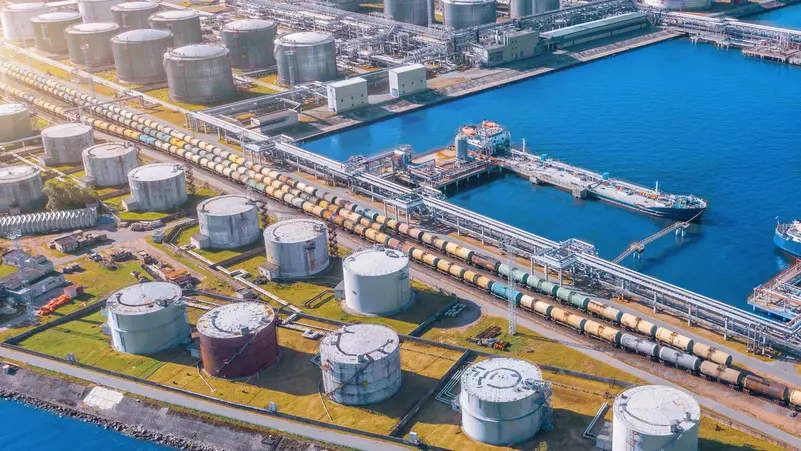 مصادر: بيانات معهد البترول الأميركي تظهر تراجع المخزونات