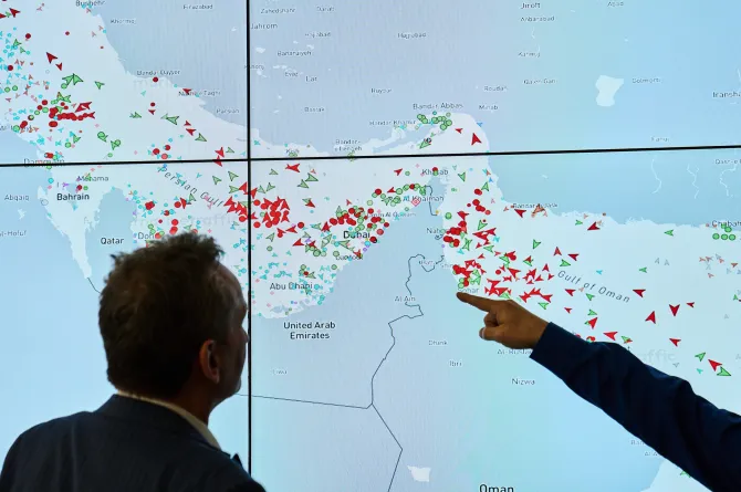 ناقلات تغادر الخليج العربي بعد فتح هرمز وسط حذر ملاحي