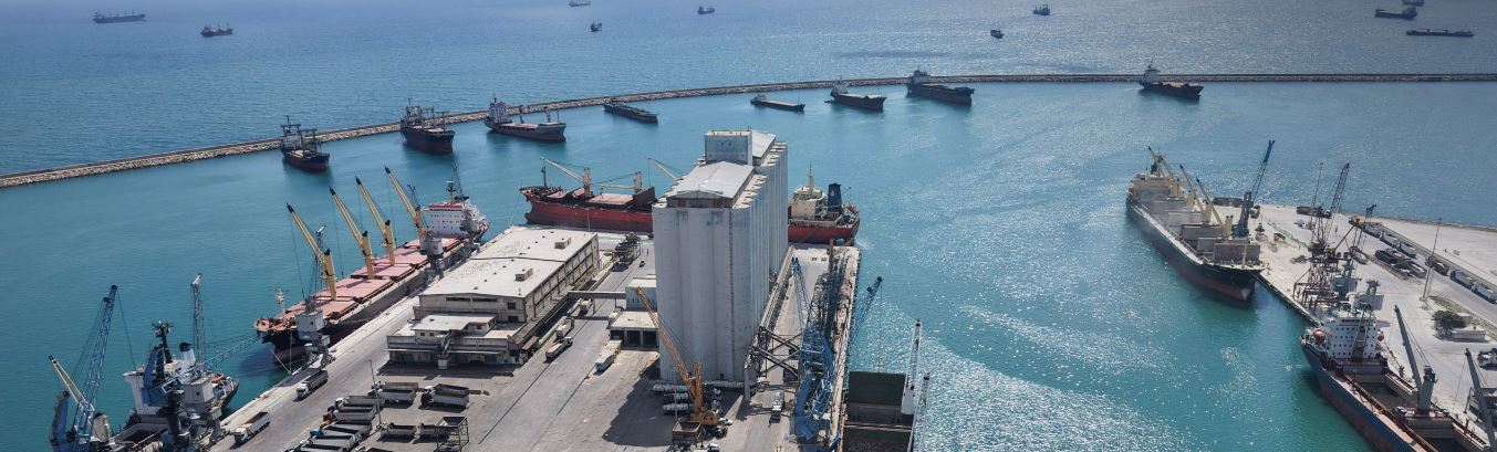 مرفأ طرطوس يعزّز حركة الترانزيت بتصدير أول شحنة كبريت قادمة من العراق