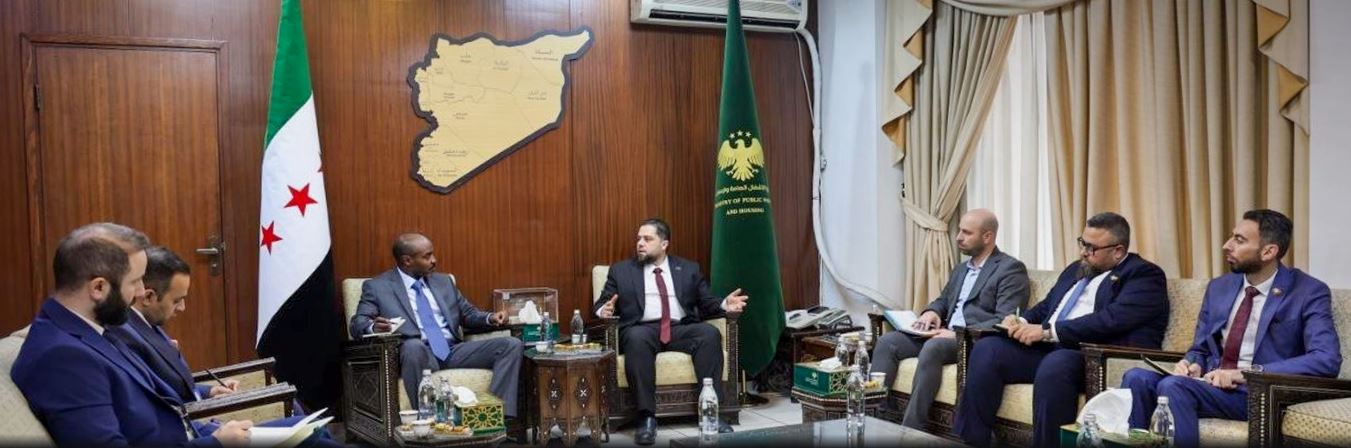 وزير الأشغال يبحث مع وفد من منظمة الهجرة الدولية دعم مشاريع التعافي وإعادة ‏الإعمار