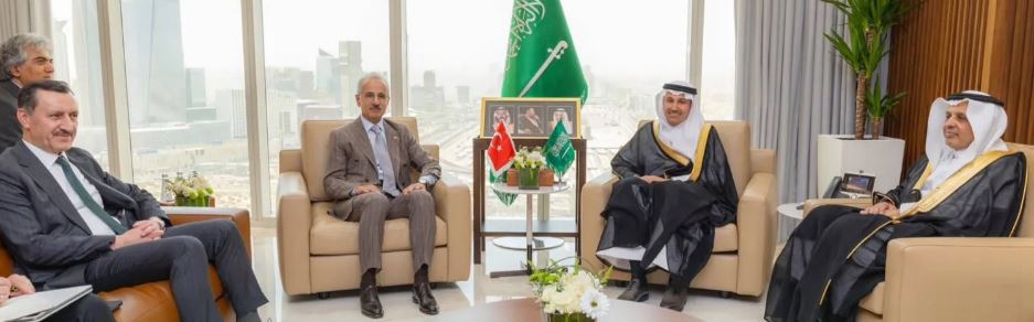 السعودية وتركيا تحصّنان سلاسل الإمداد بممر بري يطوّق حصار المضائق