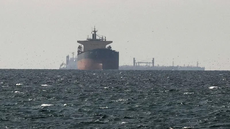 بيانات شحن: خروج أسطول من 10 سفن مرتبطة باليابان عبر مضيق هرمز
