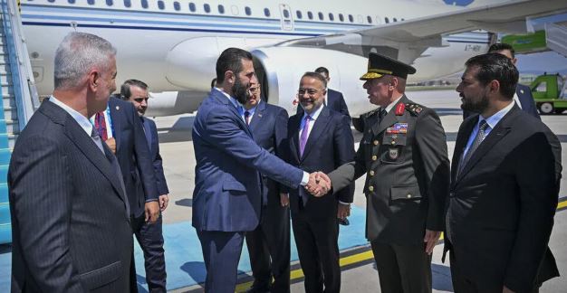 الرئيس الشرع يصل إلى أنقرة للمشاركة في أعمال قمة الناتو الـ36