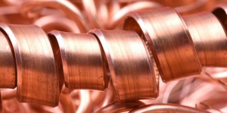 ارتفاع أسعار النحاس في بورصة لندن مع تراجع المخزونات